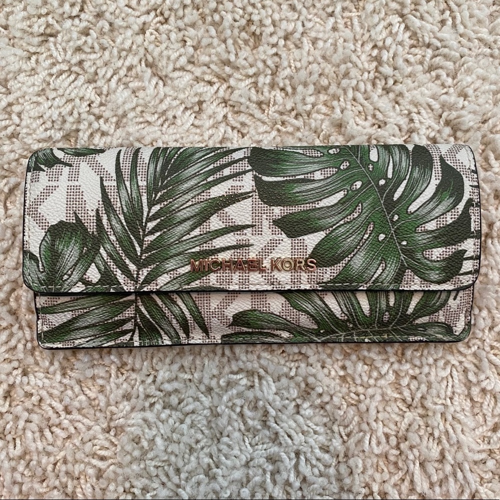 Michael Kors Wallet (AUTHENTIC)